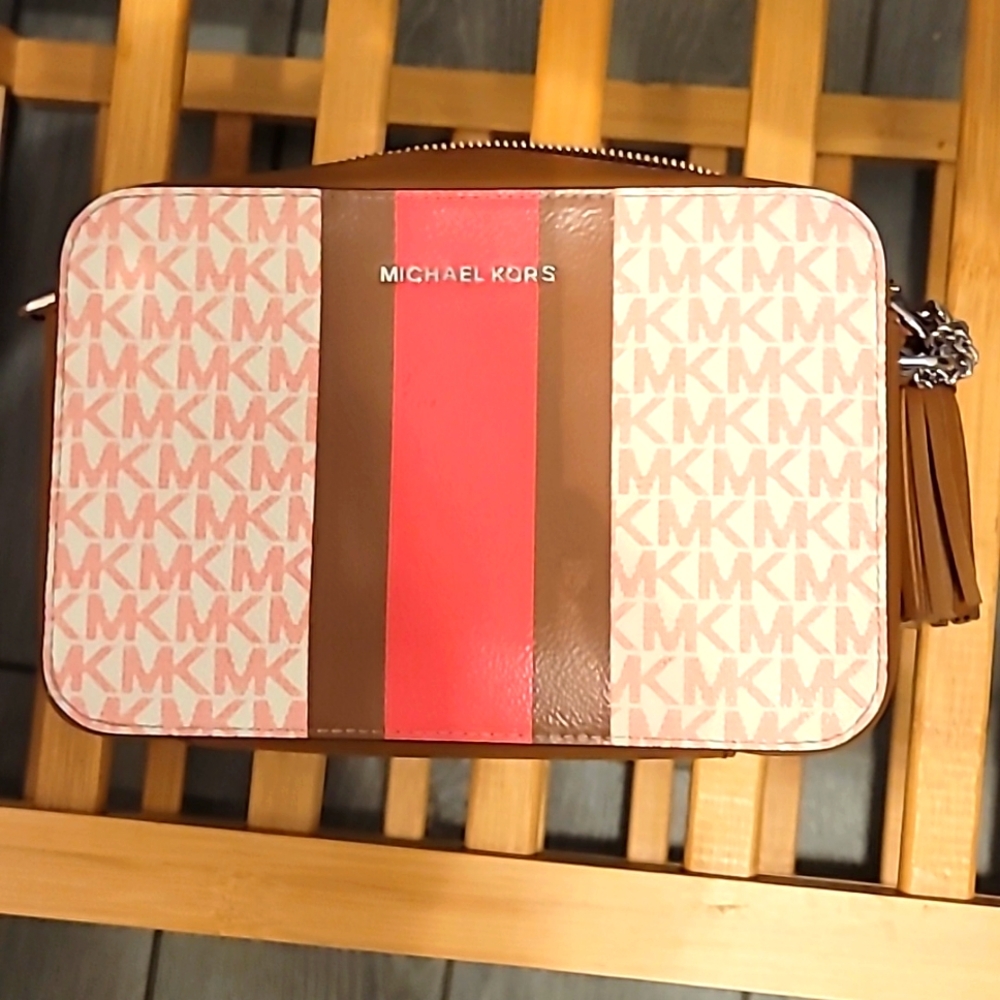 Michael kors clutch